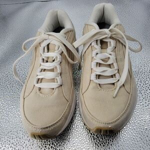 Ryka Ghillie Nitracel womens beige walking  shoe. Sz 6 A212683